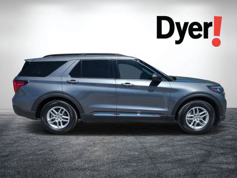 Used 2025 Ford Explorer Active RWD image 2