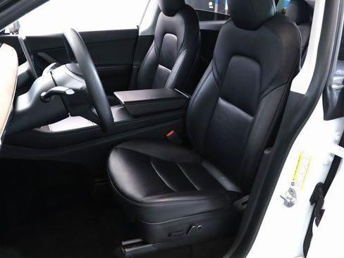 Used 2022 Tesla Model Y Long Range image 15