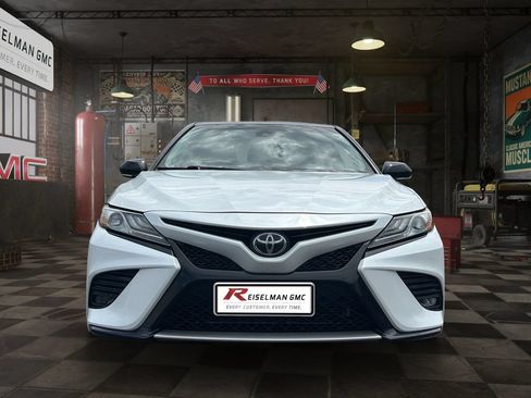 Used 2019 Toyota Camry XSE w/ Navigation Package FWD image 2