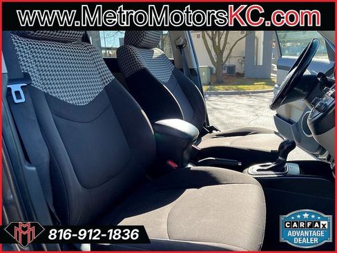 Used 2013 Kia Soul ! FWD image 35