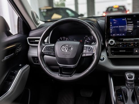 Used 2021 Toyota Highlander Platinum image 13