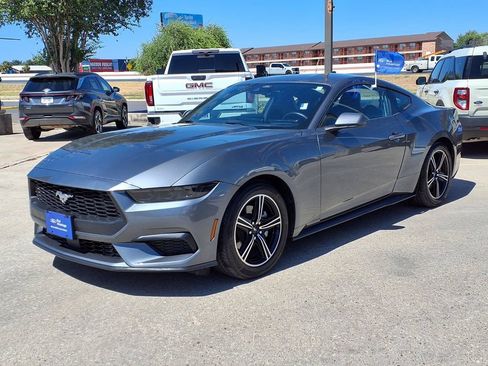 Used 2025 Ford Mustang Coupe RWD image 4