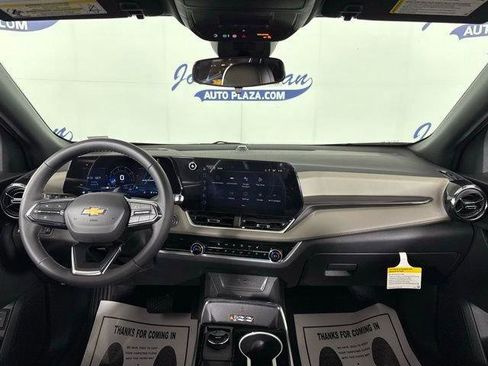 New 2026 Chevrolet Equinox LT w/ Convenience Package II image 2
