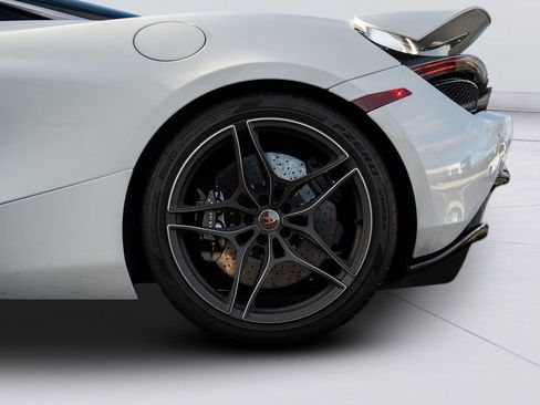 Used 2018 McLaren 720S image 18