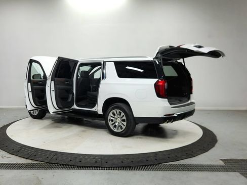 Used 2025 GMC Yukon XL Denali AWD/4WD image 14