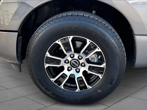 Used 2024 Nissan Titan SV image 10