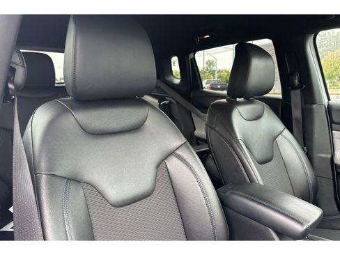 Used 2024 Jeep Compass Latitude image 19