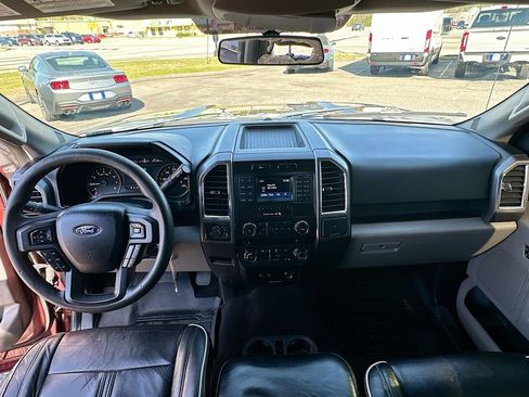 Used 2015 Ford F150 XLT image 3