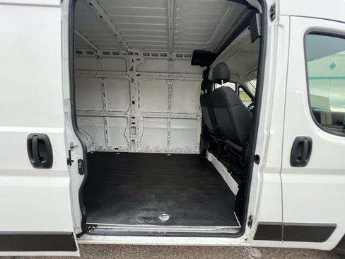 Used 2023 RAM ProMaster 2500 FWD image 13