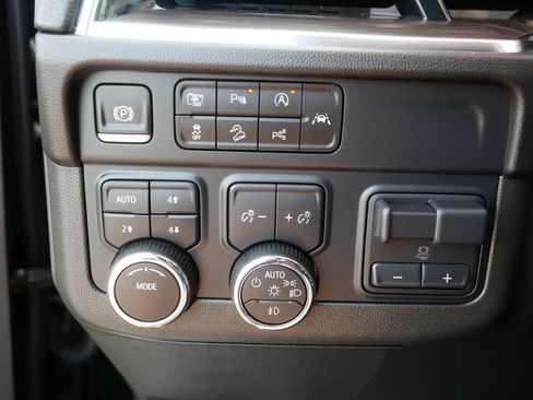 Used 2025 Chevrolet Tahoe Premier AWD/4WD image 26