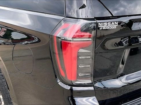 Used 2025 Chevrolet Suburban Z71 AWD/4WD image 23