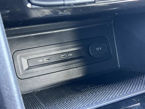 Certified 2022 Volkswagen Atlas Cross Sport SE image 16