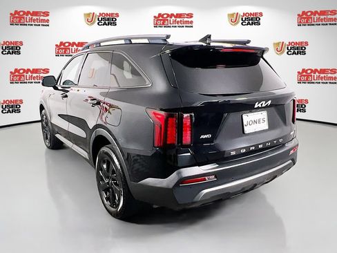 Used 2022 Kia Sorento S w/ Panoramic Sunroof Package AWD/4WD image 2