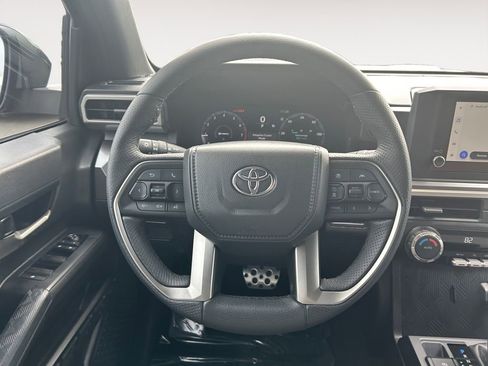 Used 2025 Toyota Tacoma TRD Sport image 14
