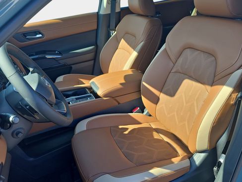 New 2026 Nissan Pathfinder Platinum w/ Cargo Package FWD image 15