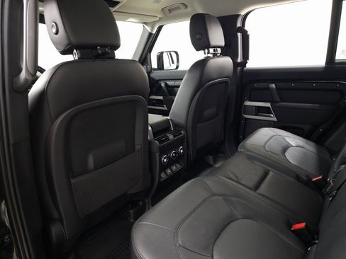 Used 2023 Land Rover Defender 110 SE image 36