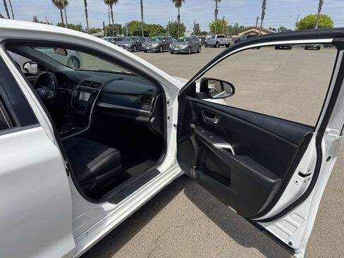 Used 2016 Toyota Camry SE image 15