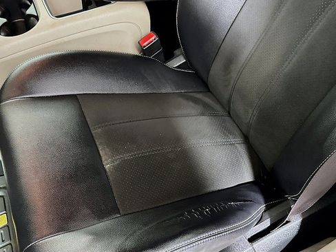 Used 2019 Dodge Grand Caravan SXT FWD image 19