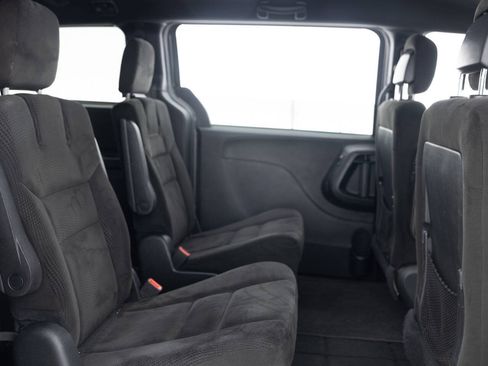 Used 2017 Dodge Grand Caravan SE FWD image 29