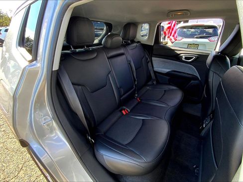 Certified 2022 Jeep Compass Latitude w/ Convenience Group image 18