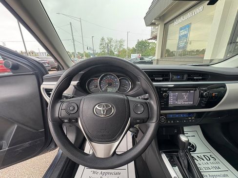 Used 2016 Toyota Corolla LE FWD image 19