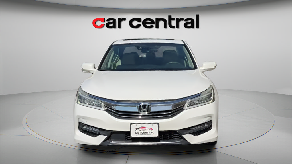Used 2017 Honda Accord Touring image 9