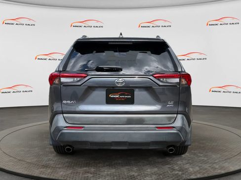 Used 2021 Toyota RAV4 LE AWD/4WD image 9