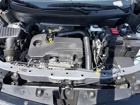 Used 2025 Chevrolet Equinox LT FWD image 28
