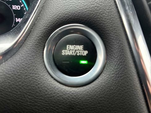 Certified 2023 Chevrolet Traverse LT w/ Rear Camera Mirror Package image 16