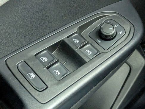 Used 2024 Volkswagen Taos SE image 25