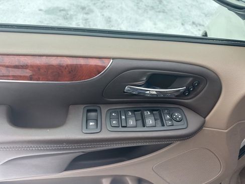 Used 2013 Chrysler Town & Country Limited w/ Luxury Group image 14