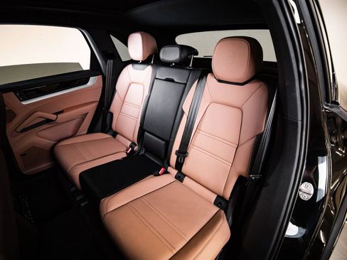 Certified 2026 Porsche Cayenne S AWD/4WD image 24