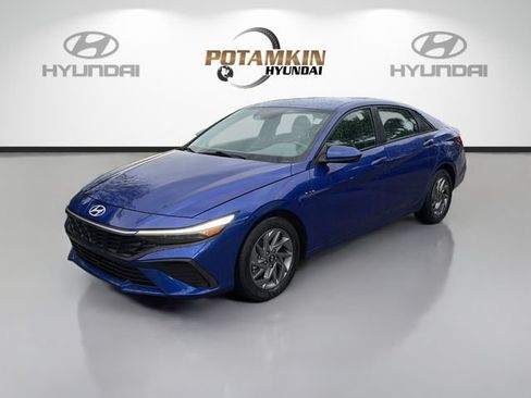 Used 2024 Hyundai Elantra SEL FWD image 1