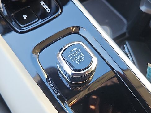 Used 2025 Volvo XC60 T8 Plus w/ Protection Package Premier image 19