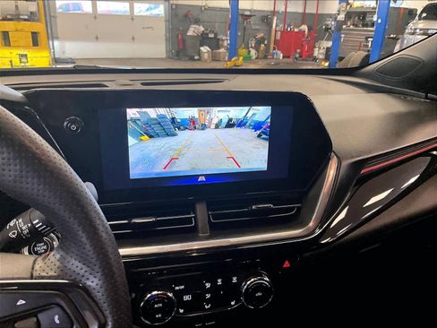 Used 2024 Chevrolet Trax RS w/ Sunroof Package image 19