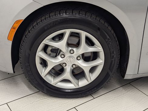 Used 2020 Chrysler Pacifica Limited image 9