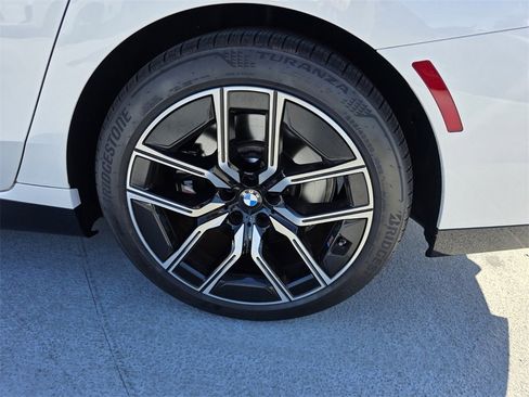 Certified 2025 BMW 740i w/ Premium Package image 20