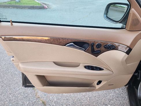 Used 2009 Mercedes-Benz E 350 Sedan image 38