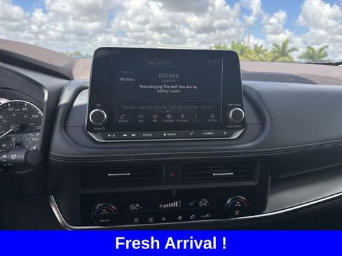 Used 2023 Nissan Rogue SV image 25