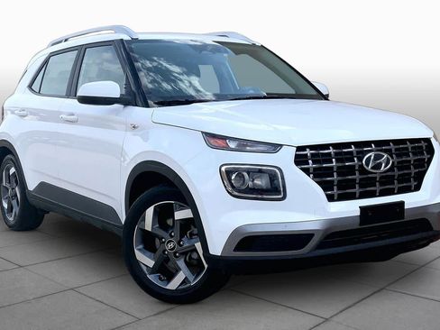 Certified 2025 Hyundai Venue SEL FWD image 3
