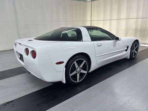 Used 2000 Chevrolet Corvette Coupe w/ Memory Pkg RWD image 2