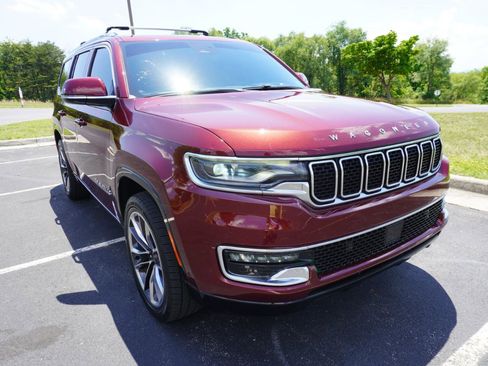 Used 2022 Jeep Wagoneer Series III w/ Premium Group I AWD/4WD image 5