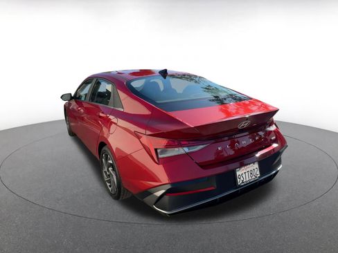 Used 2025 Hyundai Elantra Limited image 14