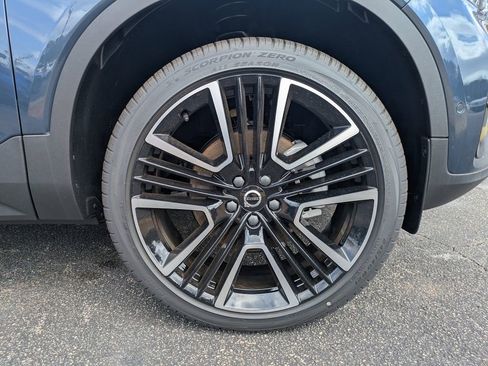 New 2026 Volvo XC40 B5 Ultra w/ Protection Package Premier image 11