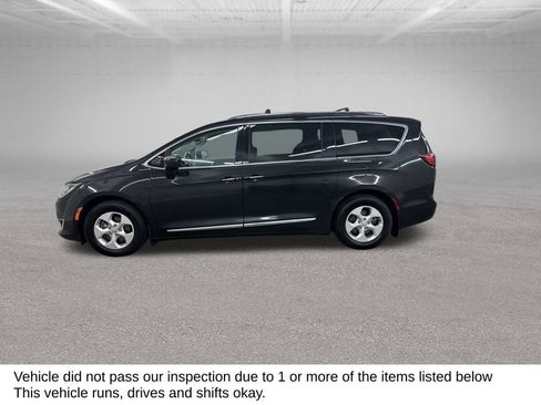 Used 2017 Chrysler Pacifica Touring-L Plus FWD image 8