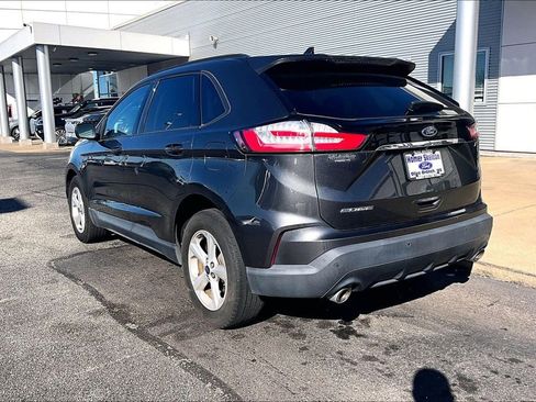 Used 2020 Ford Edge SE image 3