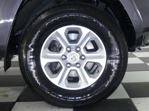 Used 2021 Toyota 4Runner SR5 Premium w/ Moonroof Package AWD/4WD image 32