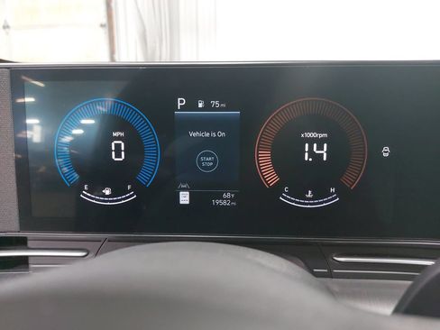 Certified 2025 Hyundai Kona SEL AWD/4WD image 18