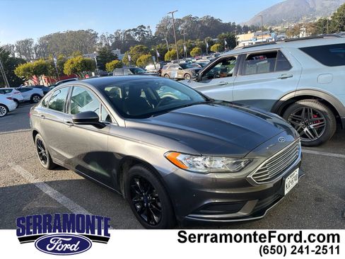Used 2017 Ford Fusion SE w/ Fusion SE Technology Package FWD image 1
