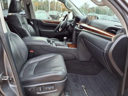 Used 2020 Lexus LX 570 4WD w/ 3rd Row & Luxury Pkg image 20